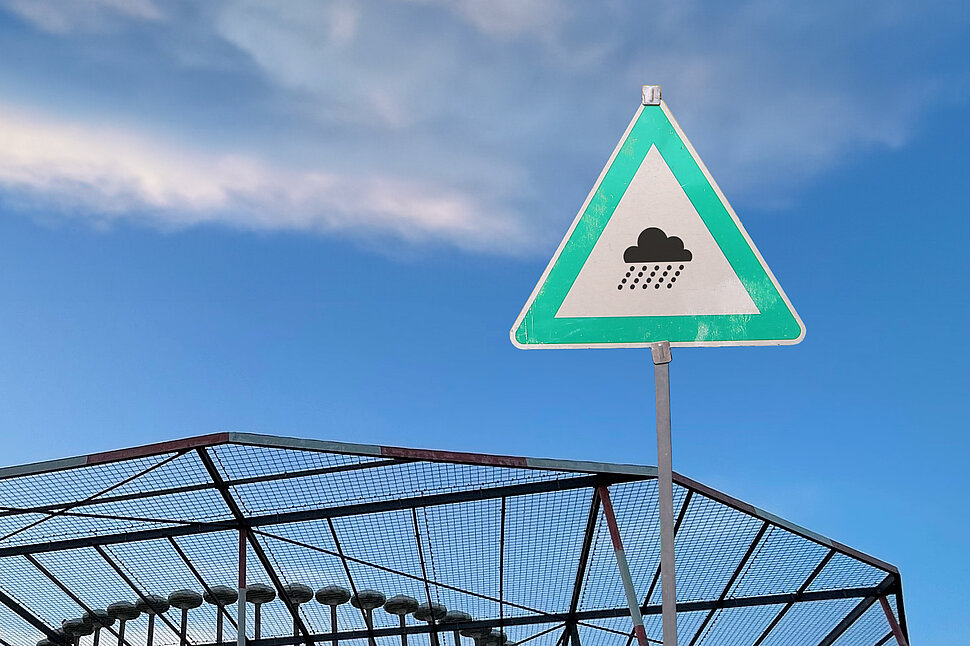 Ein Gespräch zu “Wenn der Regen kommt” von machina eX