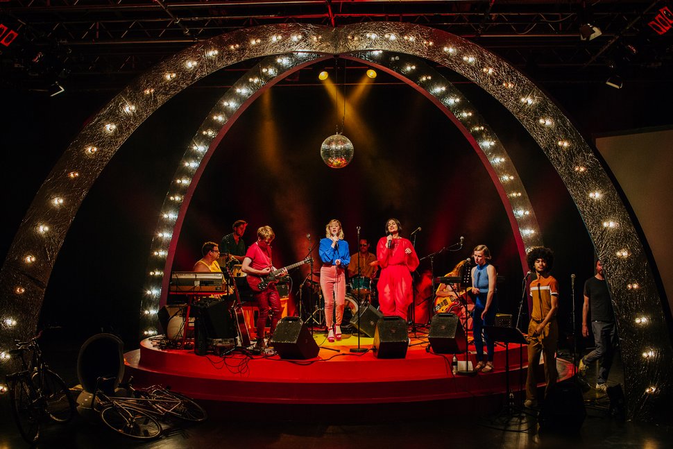 Wir treiben die Liebe auf die Cyber-Weide